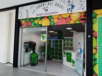 Max Center colabora con La Cuadri del Hospi y destina un local para la venta de camisetas del evento del 9 de octubre