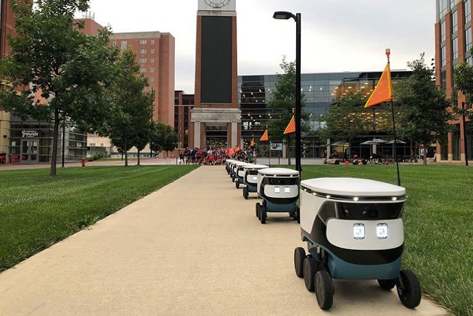 Flota de robots de reparto autónomos de la compañía Cartken