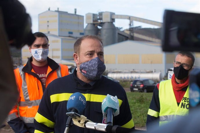 Archivo - El presidente del comité de Alcoa, José Antonio Zan, interviene en una rueda de prensa convocada ante los medios en San Cibrao, en Cervo, Lugo, Galicia, (España), a 9 de noviembre de 2020. En la intervención han ofrecido "paz social" si la emp