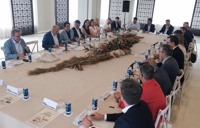 Reunión del presidente del Cabildo, Pedro Martín, con el subsector de la papa