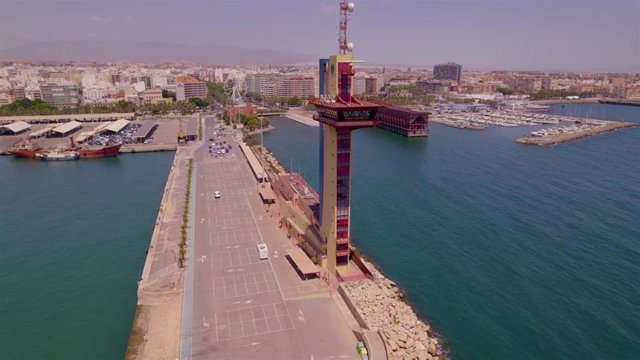 Torre de Salvamento Marítimo, junto al Puerto de Almería.