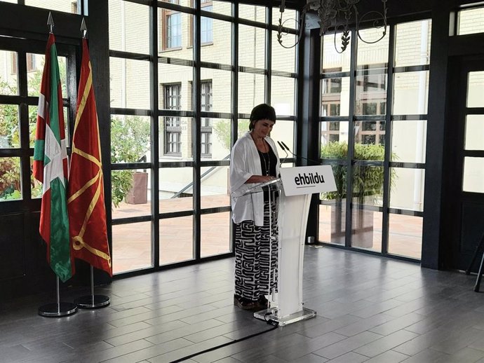 La parlamentaria y candidata de EH Bildu a la presidencia de Navarra en las próximas elecciones forales, Laura Aznal, durante el acto