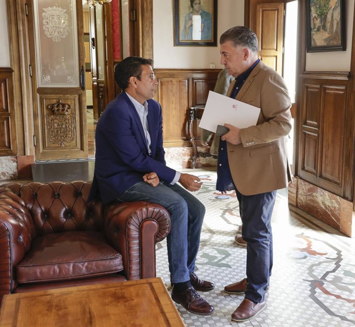 Francisco Cuenca y Manuel Martín, en el Ayuntamiento de Granada