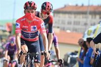 Evenepoel: "La carrera sigue siendo tan difícil de controlar como lo era con Roglic"