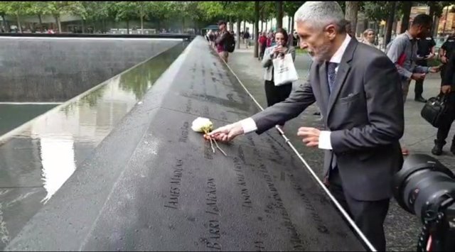 El ministro del Interior, Fernando Grande-Marlaska, rinde homenaje en Nueva York a las víctimas del atentado del 11-S