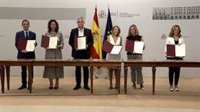La alcaldesa firma con la ministra de Transportes el convenio del Plan de Acción de Almería comoproyecto piloto