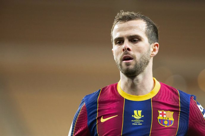 Archivo - Miralem Pjanic of Barcelona during the Spanish SuperCup Final between Futbol Club Barcelona and Athletic Club Bilbao at La Cartuja Stadium on January 17, 2021 in Sevilla, Spain.