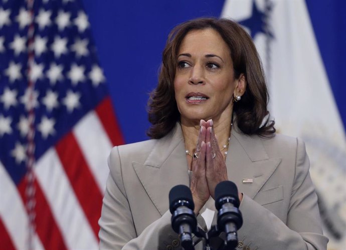 La vicepresidenta de Estados Unidos, Kamala Harris, habla en el Durham Center for Senior Life para destacar el compromiso de la Administración Biden-Harris de reducir los costes mediante la Ley de Reducción de la Inflación