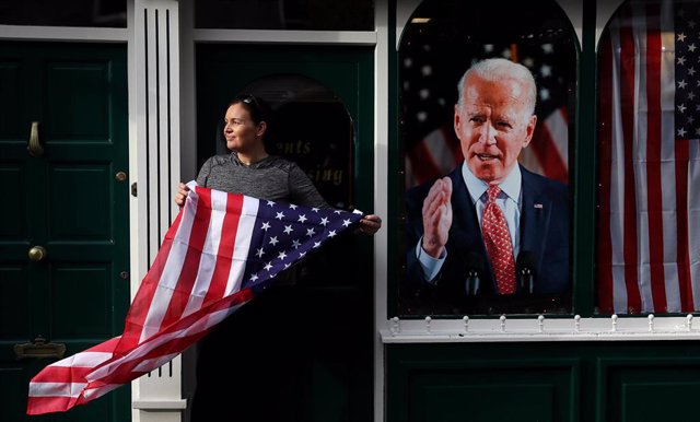 Archivo - Ciudadanos celebran la victoria de Biden en las elecciones presidenciales de 2020