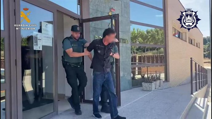 Detenido un hombre de 48 años tras apuñalar a sus compañeros de piso en Arnedo