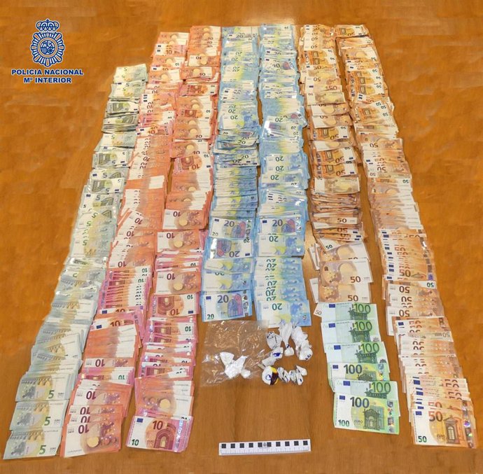 Decomisos en el marco de varias operaciones contra el tráfico de estupefacientes en Santiago de Compostela