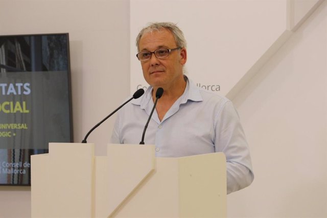 Archivo - El conseller de Promoción Económica y Desarrollo Local del Consell de Mallorca, Jaume Alzamora. 