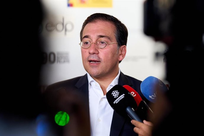 El ministro de Asuntos Exteriores, José Manuel Albares, responde a los medios en la inauguración del curso 'Preparando la presidencia española de la UE tras la conferencia sobre el futuro de Europa', en el Palacio de la Magdalena, a 29 de agosto de 2022