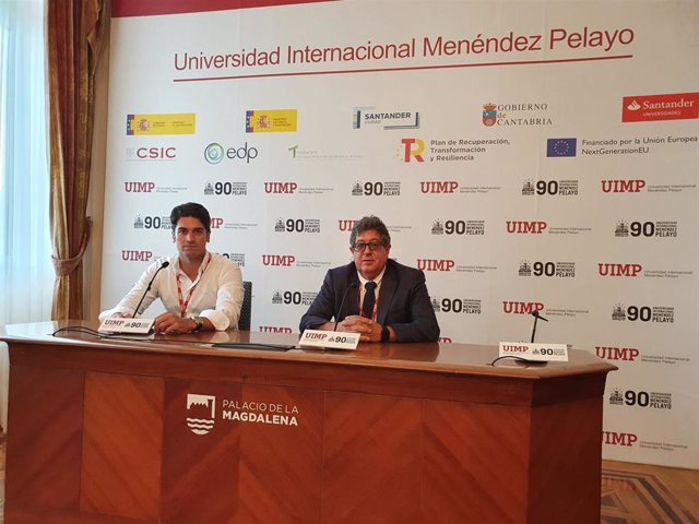 El presidente de la FER, Javier Hernanz, y el director de la CELAD, José Luis Terreros, en la presentación del curso sobre la regulación de la lucha contra el dopaje en el deporte de la UIMP.