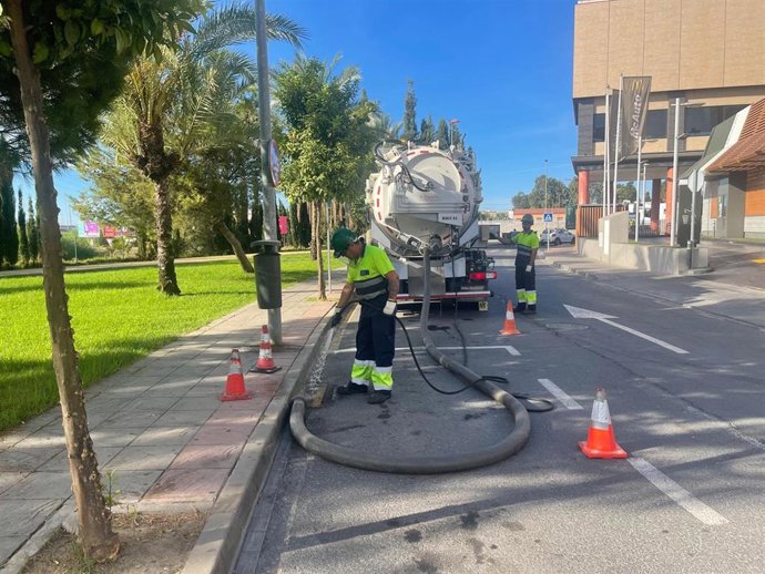 Limpieza del alcantarillado en Huelva