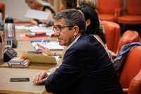 El PSOE ve "demagógico" el debate sobre el contrato de los nuevos móviles para diputados, cuestionado por Podemos