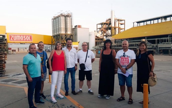 Visita de CCOO a la planta de Zumosol