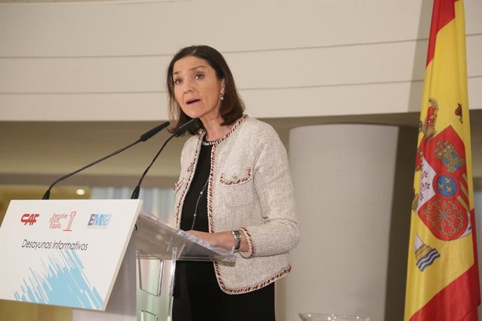 Archivo - La ministra de Industria, Reyes Maroto, en un desayuno organizado por Executive Fórum