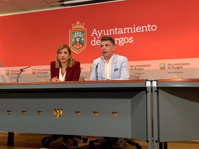 Los portavoces del equipo de Gobierno local Nuria Barrio y Vicente Marañón