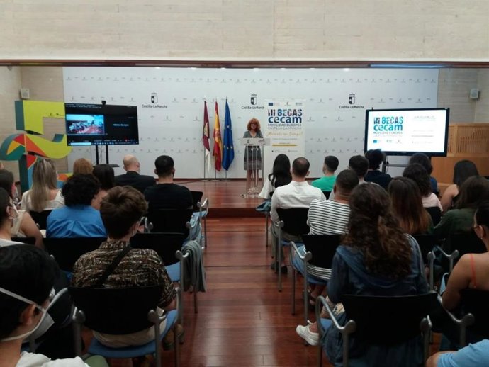 Presentación de las 'III Becas CECAM Movilidad Europea Castilla-La Mancha'.
