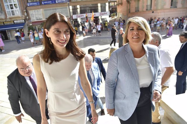 La ministra de Justicia, Pilar Llops, a la izquierda de la imagen, junto a la alcaldesa de Cartagena, Noelia Arroyo