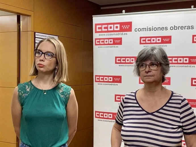 La portavoz regional de Unidas Podemos, Carolina Alonso, junto con la secretaria general de CC.OO. Madrid, Paloma López.