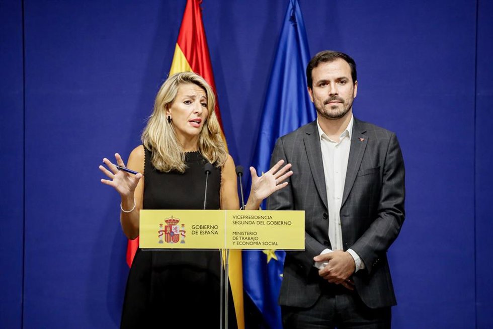 La vicepresidenta segunda del Gobierno y ministra de Trabajo y Economía Social, Yolanda Díaz, y el ministro de Consumo, Alberto Garzón, comparecen en una rueda de prensa, a 8 de septiembre de 2022, en Madrid (España).