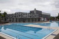 Las piscinas exteriores del polideportivo de Errekalde en Bilbao permanecerán abiertas hasta el 30 de septiembre