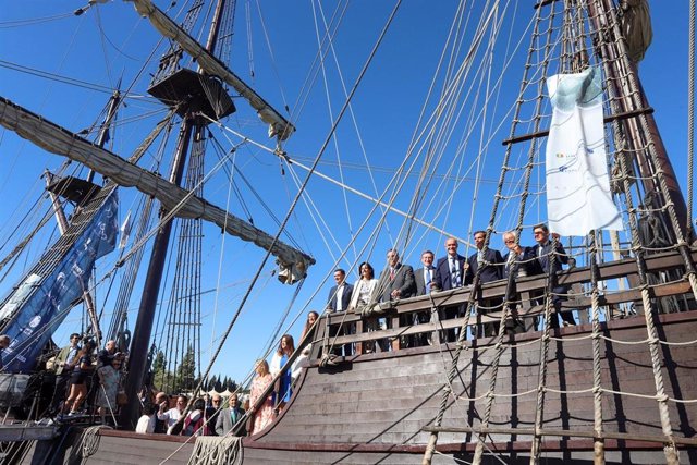 El alcalde del Sevilla, Antonio Muñoz, en el acto de inauguración del festival náutico del V Centenario de la llegada de la expedición de Magallanes-Elcano a la ciudad.