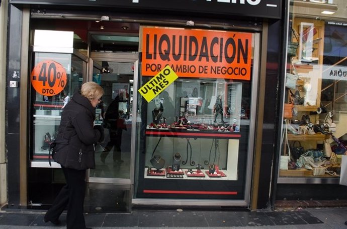 Archivo - Un negocio en liquidación.