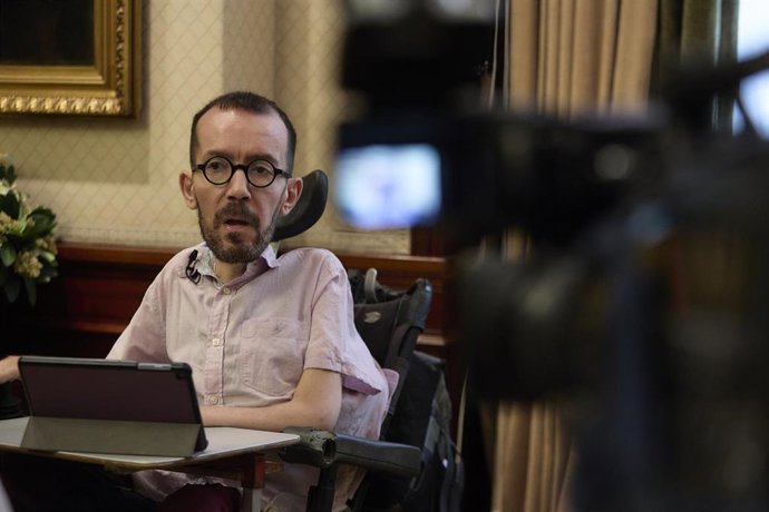 Archivo - El portavoz de Unidas Podemos en el Congreso de los Diputados, Pablo Echenique, durante una entrevista para Europa Press en la Cámara Baja, a 21 de julio de 2022, en Madrid (España).
