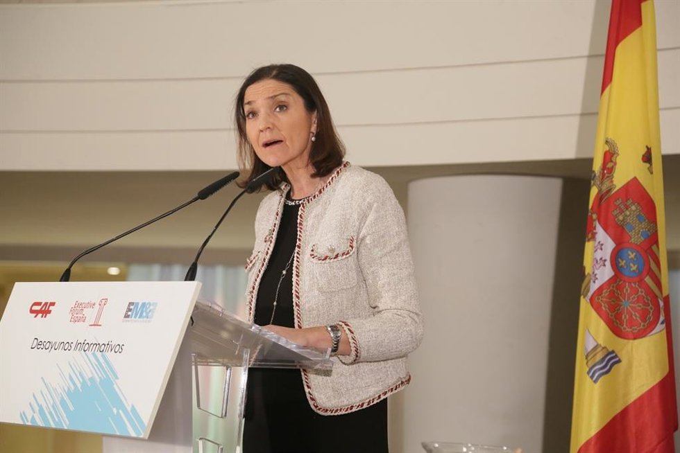 Archivo - La ministra de Industria, Reyes Maroto, en un desayuno organizado por Executive Fórum