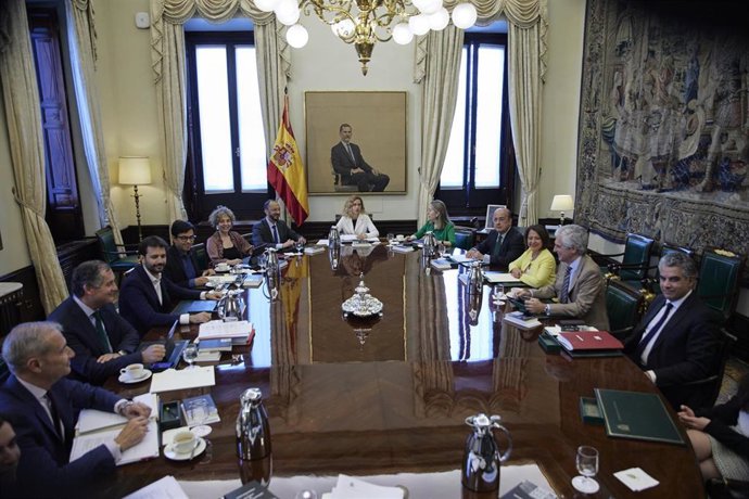 Archivo - Reunión de la Mesa del Congreso bajo la presidencia de Meritxell Batet.
