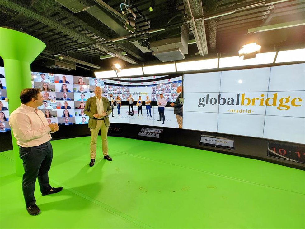 La sala de telepresencia inmersiva más grande en Europa se localiza en Méndez Álvaro (Madrid).