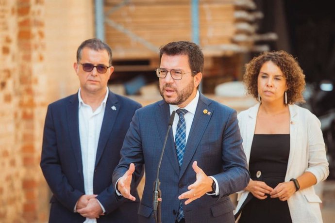 El presidente de la Generalitat, Pere Aragons, en una visita a La Bisbal d'Empord (Girona).