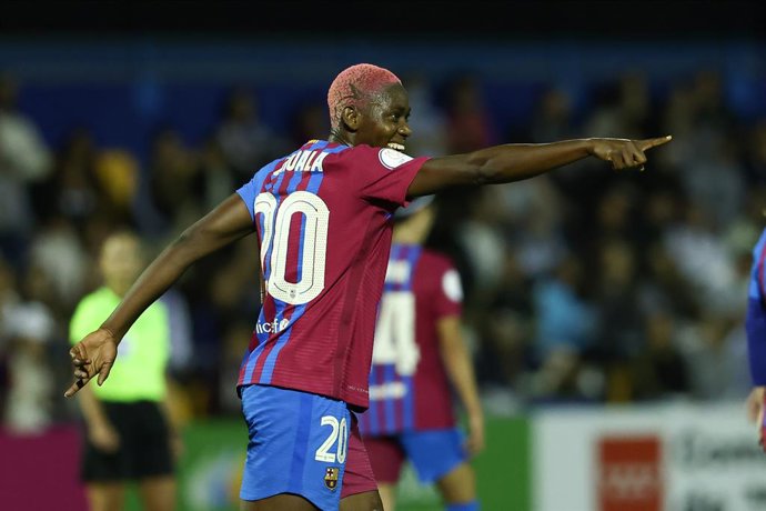 Archivo - Asisat Oshoala of FC Barcelona celebrates a goal during the spanish women cup Semi Finals 2, Copa de la Reina, football match played between FC Barcelona and Real Madrid on May 25, 2022, in Alcorcon, Madrid Spain.