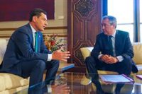 Moreno ofrece a los grupos "diálogo permanente" con encuentros mensuales desde la Consejería de Presidencia