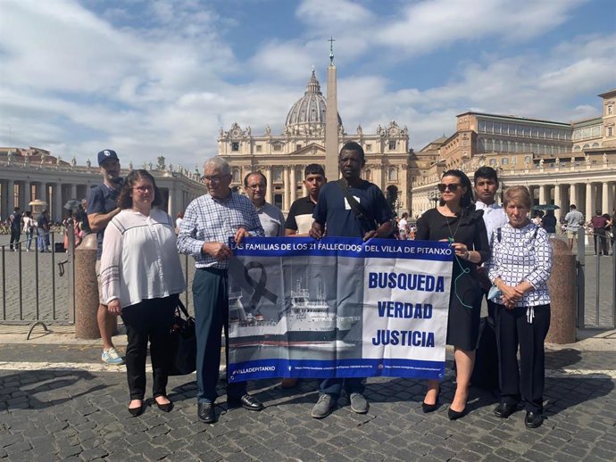 Familias del 'Villa de Pitanxo' mantienen un encuentro con el papa en el Vaticano