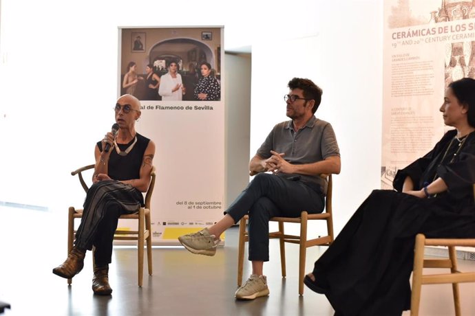Eva Yerbabuena y Juan Kruz Díaz de Garaio, en un encuentro con los medios antes de la inauguración de la Bienal.