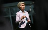 Von der Leyen manda un mensaje de apoyo a Isabel II, a quien define como una "leyenda" de Europa