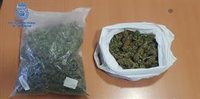 Detenidos en Mahón dos jóvenes por esconder en sus mochilas cerca de 400 gramos de hachís y cannabis