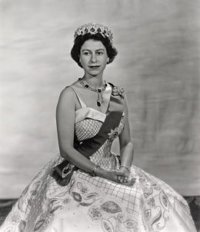La vida de Isabel II, en imágenes