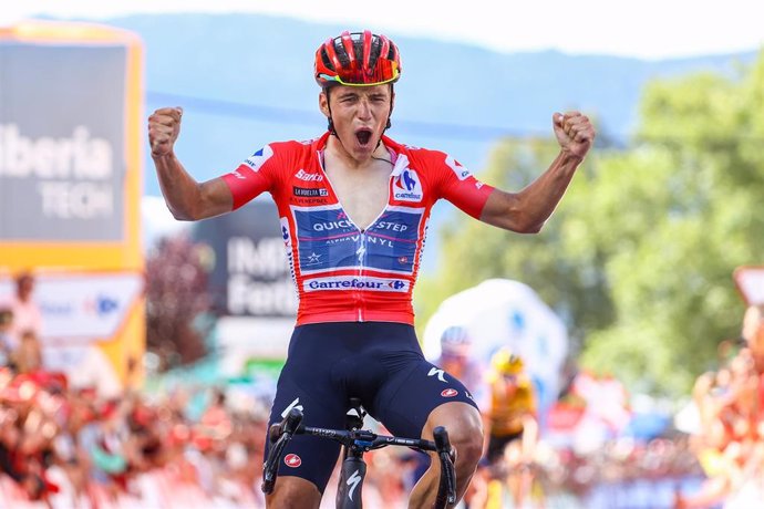 Remco Evenepoel celebra su triunfo en el Alto de Piornal en La Vuelta 2022