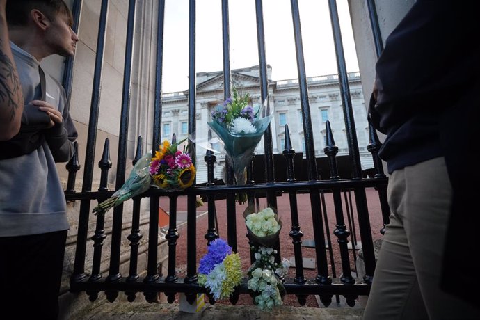Homenatges després de la mort d'Isabel II en el Palau de Buckingham