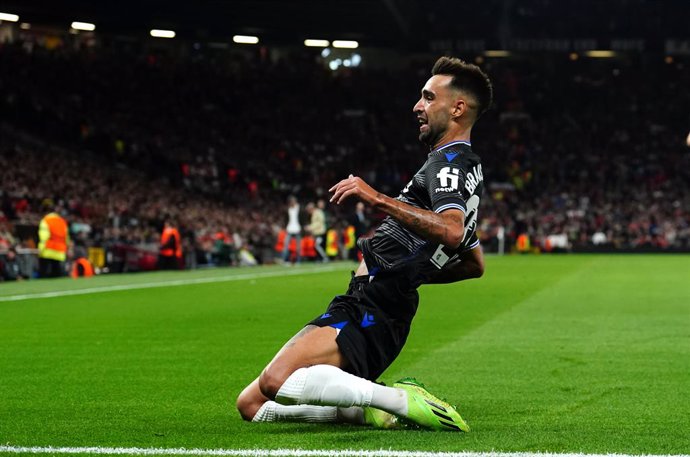 08 September 2022, United Kingdom, Manchester: Real Sociedad's Brais Mendez celebrates scoring his side's first goal during the UEFA Europa League Group E soccer match between Manchester United and Real Sociedad at Old Trafford. Photo: Martin Rickett/PA