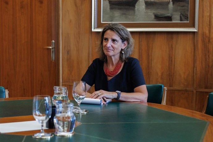 La vicepresidenta tercera del Gobierno y ministra para la Transición Ecológica y el Reto Demográfico, Teresa Ribera, en el inicio de una nueva ronda de conversaciones para diseñar el plan de contingencia, a 26 de agosto de 2022, en Madrid (España). Los 