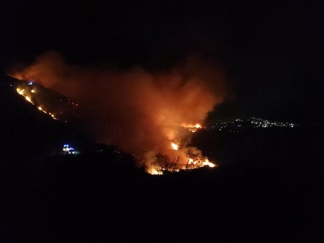 Incendio en las colinas de García Aldave en Ceuta