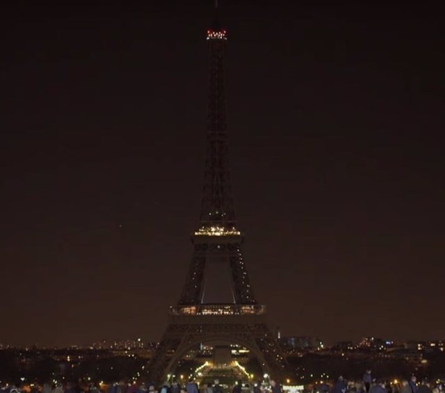 Archivo - La torre Eiffel apagada