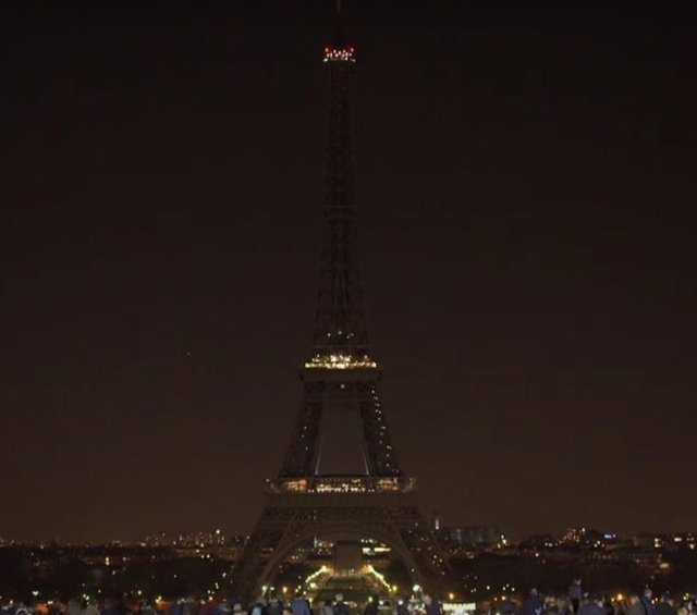 Archivo - La torre Eiffel apagada