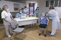 Centros de mayores piden esperar vacunas Covid adaptadas a subvariantes dominantes para empezar a inocular cuarta dosis